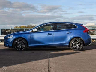 Volvo V40 2.0 D3 150 PK Business Sport R-Design Panoramadak Harman Kardon LED Standkachel Trekhaak Stoelverwarming 18" / 8