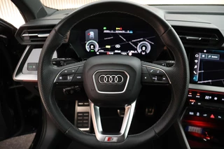 Audi A3 Sportback 45 TFSIe 245pk S edition Competition Camera Keyless HUD Stoelverwarming Adaptive Cruise Navigatie S-Line / 19