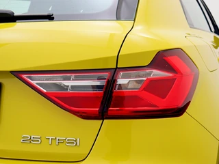 Audi A1 Sportback 25 TFSI Pro Line Zwart dak | Carplay Navigatie | Sportstuur / 42