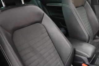 Volkswagen Passat Variant 1.5 TSI 150pk DSG R-Line Business + Keyless Panoramadak 360Camera Stoelverwarming Virtual Cockpit Navigatie / 41