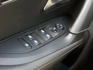 Peugeot 2008 1.2 PureTech 130PK GT | Cruise Control | Climate Control | Apple Carplay/Android Auto | Navigatie | Full LED | Parkeercamera/-sensoren | Keyless Entry/Start | Sfeerverlichting | DAB | Dealer onderhouden | / 29