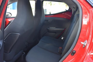 Toyota Aygo 1.0 VVT-i x-fun 100% Dealer onderhouden | 5-Deurs | Airco | 12 mnd BOVAG garantie | Whatsapp 06-53188999 / 6