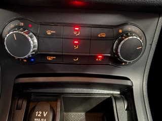 Mercedes-Benz B-Class 180 Ambition Nederlandse auto/ Trekhaak/ Parkeersensoren voor en achter/ Set winterbanden / 23