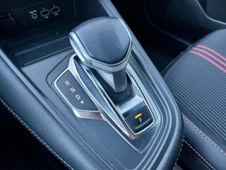 Renault Captur 1.3 TCe 160 EDC R.S. Line  | Automaat | All Seasons | Navigatie | Groot Scherm | Achteruitrijcamera + Parkeersensoren | Draadloze Telefoonlader | Climate Control | Luxe Pook | Apple CarPlay/Android Auto / 34