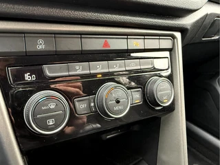 Volkswagen T-Roc 1.0 TSI Style  Camera, App Connect, Elek.Achterklep, Trekhaak / 11