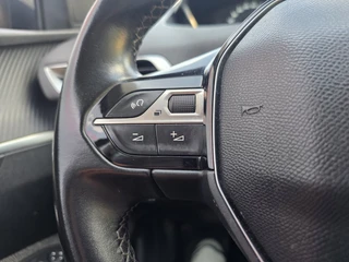 Peugeot 3008 1.2 PureTech NAVI LM PDC TEL LM CC / 28