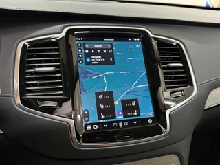 Volvo XC90 2.0 T8 Plug-in AWD Ultra Dark | Massage | Luchtvering | 22Inch | 7-Pers. | Pano |360°|H & K |Head-Up|Elektr Trekhaak / 19