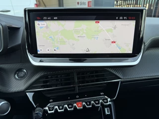 Peugeot 208 100pk GT (Camera - Keyless Entry - Parkeersensoren V+A - LED - Navigatie - Automatische Airco - Draadloos laden - Apple Carplay - 3D Cockpit) / 31