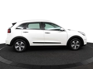 Kia Niro 1.6 GDi Hybrid DynamicLine  - Automaat - Trekhaak - Achteruitrijcamera - Navigatie - Cruise Control - Climate Control - 12 maanden bovag garantie / 10