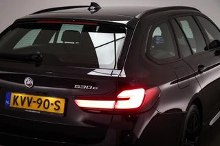 BMW 5-serie Touring 530e xDrive M-Sport | LEDER | STOELVERWARMING | TREKHAAK | 19" / 28