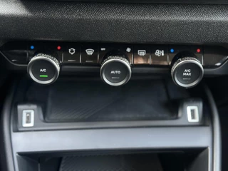 Citroen C4 1.2 Puretech 130pk Business Plus | Trekhaak | Adaptive Cruise Control | Comfort Stoelen | Navigatie | Climate Control | Keyless Entry/Start | DAB | Full LED | Apple Carplay/Android Auto | Parkeercamera/-sensoren | Head-Up Display | / 26