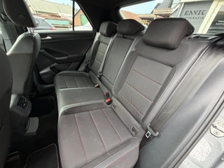 Volkswagen T-Roc 1.5 TSI Sport Business R-Line / Pano / ACC / Led / IQ Drive / Camera / Trekhaak . / 42