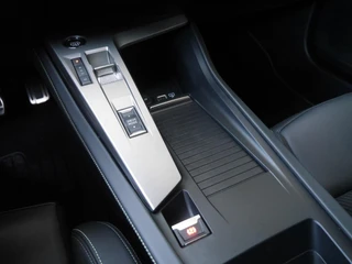 Peugeot 308 SW 1.2 PureTech GT | Automaat | Adaptive cruise control | Stoelverwarming | Stoelmassage | 18 inch lichtmetalen velgen | Achteruitrijcamera | Full led | Apple carplay/Android auto / 33