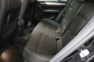 BMW X4 M40i High Executive M Sport Pakket Automaat  / Navigatiesysteem Professional / Schuif-/kanteldak / 20 Inch / Shadow Line / Leder / Extra Getint Glas / Stoelverwarming / Hifi / LED / Parkeersensoren voor+achter / Lichtpakket / 16