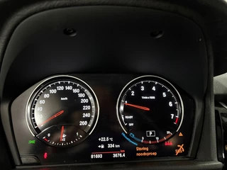 BMW 2-serie Active Tourer 218i High Executive/ NL auto/ Afneembare trekhaak/ Achteruitrijcamera / 17