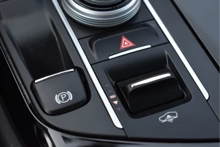 Maserati Levante 3.0 V6 AWD GranLusso 350 pk Facelift Driver ass.Pack 1 | Open dak | Harman/Kardon | Camera | Luchtvering | Carplay | Keyless | DAB | Full LED | 20" / 73