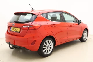 Ford Fiesta 1.0 EcoBoost Titanium | Trekhaak | Navigatie | Camera | Parkeersensoren voor en achter | Climate control | Lichtmetalen velgen / 2