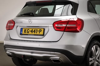 Mercedes-Benz GLA-klasse 180 Ambition | URBAN PACK | PANORAMADAK | STOELVERWARMING | TREKHAAK | 18" / 20