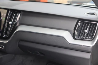 Volvo XC60 T6 Recharge AWD R-Design | Trekhaak | Parkeercamera |Panoramadak | Longe Range | Keyless / 44