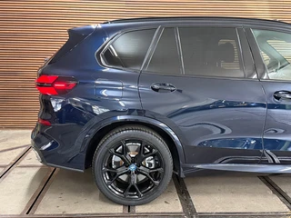 BMW X5 XDrive50e M-Sport | Pano | Sky Lounge | Innovatie-pakket | Harman/Kardon | Driving Assistant Professional | Comfort Pakket / 20