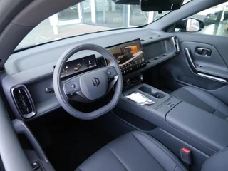 Leapmotor B05 ProMax Design 67.1 kWh | Op bestelling leverbaar | Panoramadak | Elektrisch verstelbare stoelen | Stuurwiel verwarming | Apple carplay/Android auto | Sfeerverlichting | Regensensor | Privacyglas | 19 inch lichtmetalen velgen / 11