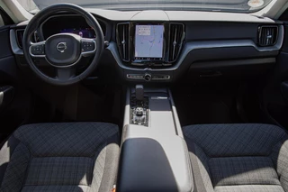 Volvo XC60 2.0 T6 Plug-in hybrid AWD Core Bright Long Range|Panorama / 14