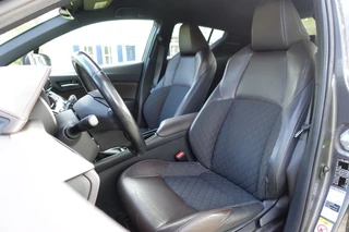 Toyota C-HR 1.8 Hybrid Executive  | Dealer onderhouden | NAVI | Camera | Trekhaak | Cruise control | / 13