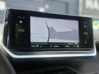 Peugeot 2008 1.2 PureTech 130PK GT | Cruise Control | Climate Control | Apple Carplay/Android Auto | Navigatie | Full LED | Parkeercamera/-sensoren | Keyless Entry/Start | Sfeerverlichting | DAB | Dealer onderhouden | / 18
