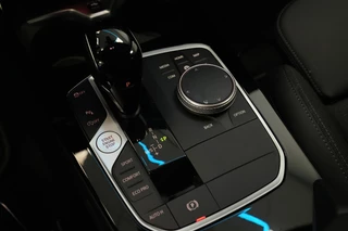 BMW 1 Serie 118i Sport Line  Keyless Go Navi LED Carplay 24 Maanden garantie* (Vraag naar de voorwaarden) / 13