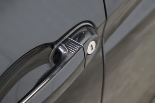 BMW 3 Serie Touring 330i High Executive M Sport Pakket Automaat  / Navigatie Professional / Panoramadak / Leder  / Trekhaak / Parkeersensoren voor+achter / Comfort Acces / Head-Up Display / Stoelverwarming / Achteruitrijcamera / Hifi / 19 Inch / Chrome Line / 10