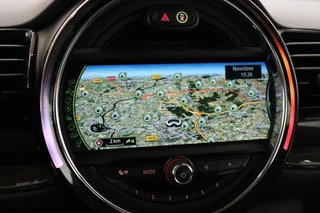 MINI Clubman Cooper Business  / Navigatiesysteem / Bluetooth / Airconditioning / Audio / 17 Inch / Cruise Control / 20