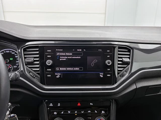 Volkswagen T-ROC 1.5 TSI Sport | Camera | Adaptive Cruise | Stoelverwarming | Navi / 21
