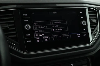 Volkswagen T-Roc 1.5 TSI 150pk DSG Sport Trekhaak Stoelverwarming Camera Keyless Navigatie / 26
