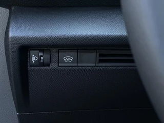 Citroen C4 1.2 Hybrid 145pk Collection | Comfort Seats | Voorruit-/Stoelverwarming | Navigatie | Climate Control | Apple Carplay/Android Auto | Cruise Control | Full LED | DAB | / 31