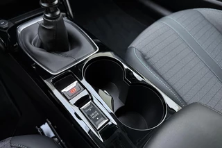 Peugeot 208 1.2T Allure Pack 100pk | Navigatie | Adaptive Cruise Control | Stoelverwarming | Climate Control | Achteruitrijcamera | LED koplampen | 3D Cockpit | 16'' Lichtmetalen velgen | Apple Carplay & Android Auto / 30