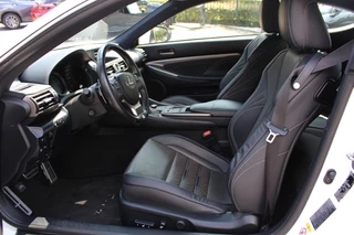 Lexus RC 300h F SPORT Line NL-AUTO CRUISE TRIPLE-LED STOELVENT BLIND-SPOT 19" LM-VELGEN / 17