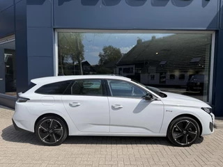Peugeot e-308 SW Style EV 54 kWh | Demo Auto | Tot 8 jaar Garantie | Tot 420 Km WLTP | Navigatie via Telefoon | Warmtepomp | 18" Lichtmetalen Velgen | Adaptieve Cruise Control met Drive Assist | Full LED Verlichting | Climate Control | DAB Radio | Apple Carplay/Android Auto. / 7