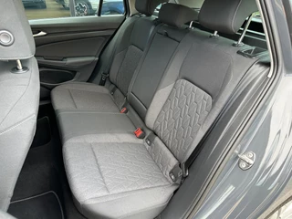 Volkswagen Golf Variant 1.5 eTSI DSG Life Trekhaak | Navi | Adap. Cruise | 4-season | Rijklaar incl. garantie / 26