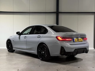 BMW 3-serie 320e Sedan SOH 98% M-sport Pano Brooklyn Grau / 21