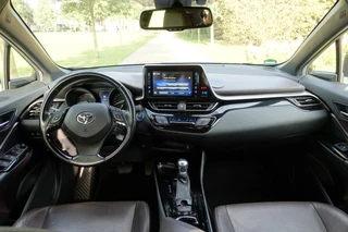 Toyota C-HR 1.8 Hybrid Executive  | Dealer onderhouden | NAVI | Camera | Trekhaak | Cruise control | / 9