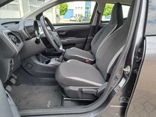 Toyota Aygo PLAY AIRCO CAMERA APPLE/ANDROID AUDIO-STUURWIELBED. BLUETOOTH LED-DAGRIJ / 12