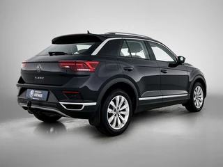 Volkswagen T-Roc 1.5 TSI Sport | Trekhaak | Camera | CarPlay | Stoel-/Stuuverwarming | Adaptive Cruise | / 2