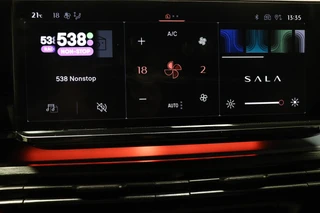 Lancia Ypsilon Edizione Cassina Limitata 51 kWh | NAVIGATIE | MASSAGE | DRAADLOZE LADER | DAB | 360 CAMERA / 45