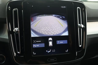 Volvo XC40 T4 Momentum | Stoelverwarming | Trekhaak | Parkeercamera | Keyless / 39
