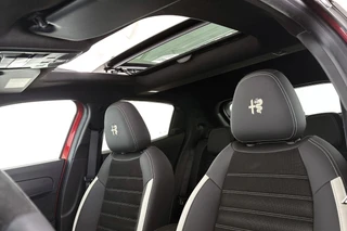 Alfa Romeo Junior 1.2 Turbo Hybrid Ibrida Sport Speciale Pano Massage Stoelverwarming / 9