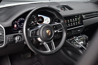 Porsche Cayenne Coupé 3.0 E-Hybrid Platinum Edition *Krijt* | Sportuitlaat | Panorama | ACC | Trekhaak | Ventilatie | Achterasbesturing | Bose | Head-Up | 22'' Wielen | / 20