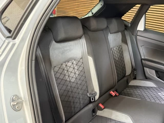 Volkswagen Polo 1.0 TSI R-Line | 110PK | IQ.Drive pakket | Virtual | Full LED Matrix Beam | Camera | Discover Pro | Clima |Ambient / 45