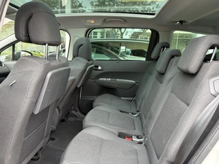 Peugeot 5008 1.2T 130pk Style 7p. | Dealeronderhouden | Trekhaak | Achteruitrijcamera | Panoramadak | Zeer nette staat / 19