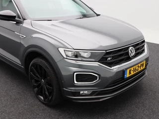 Volkswagen T-Roc 1.5 TSi 150 Pk Automaat R line | Black Style | Trekhaak | Stoelverwarming | Panorama dak | Camera | Adaptive Cruise | Climatronic | Carplay | 19 Inch | 58.509 Km !! / 13