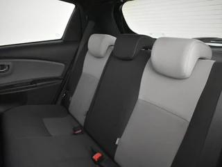 Toyota Yaris 1.0 VVT-i Trend Bi-Tone | LMV | Camera | Cruisecontrol | / 28